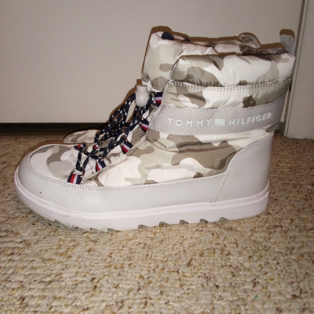 Tommy Hilfiger women's size 8M boots